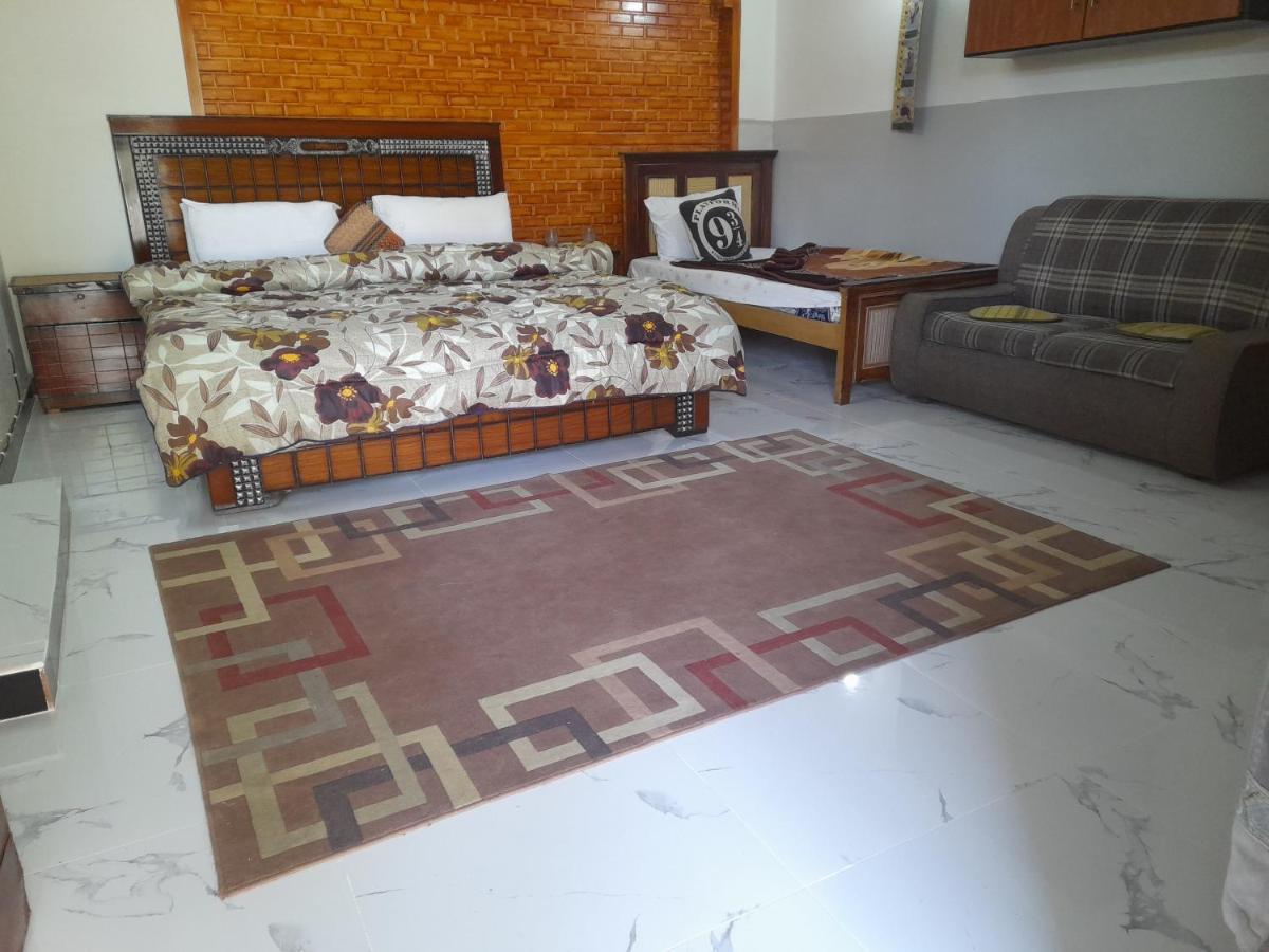 New City Lodges Guesthouse 이슬라마바드 외부 사진