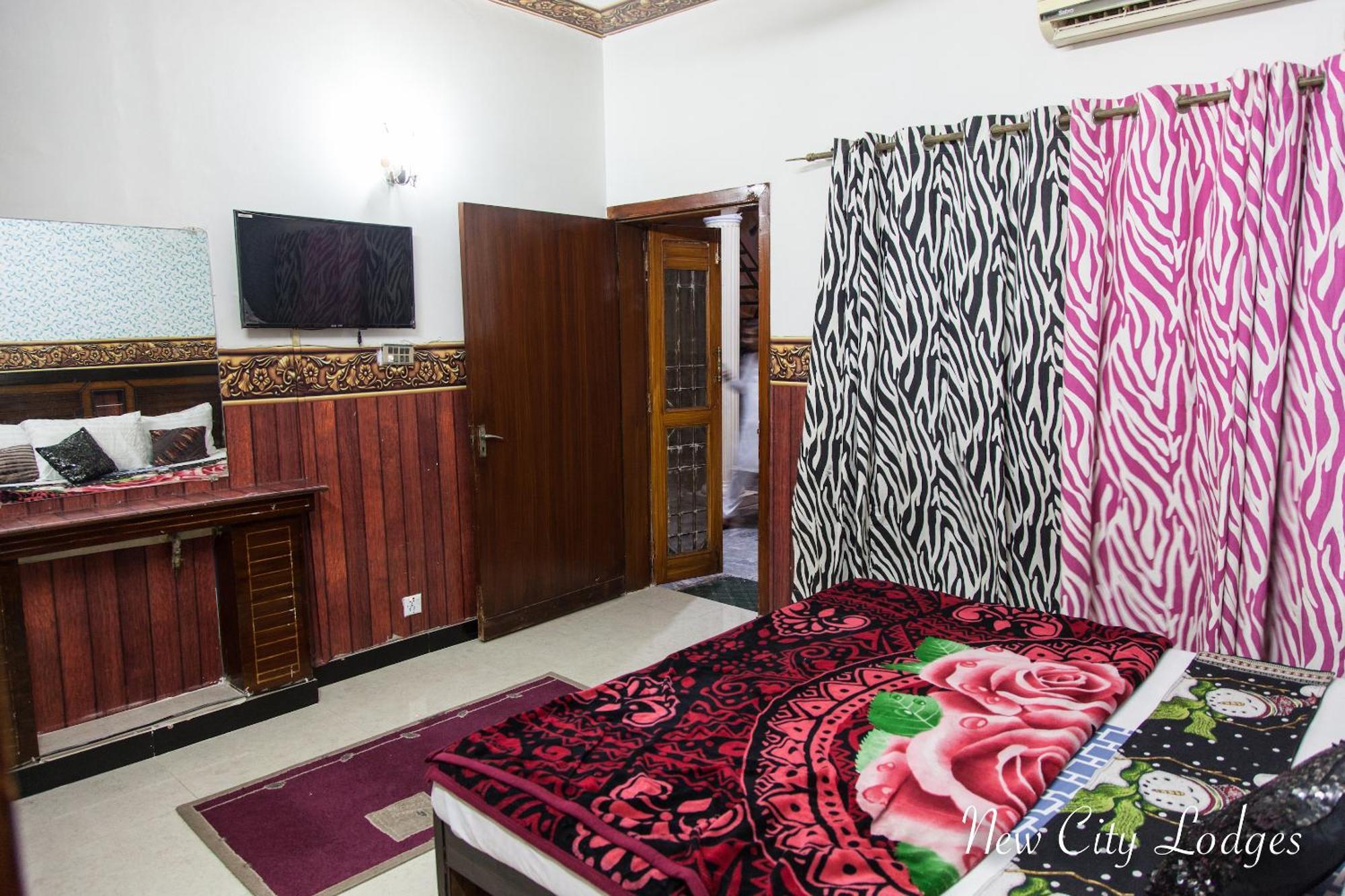 New City Lodges Guesthouse 이슬라마바드 외부 사진